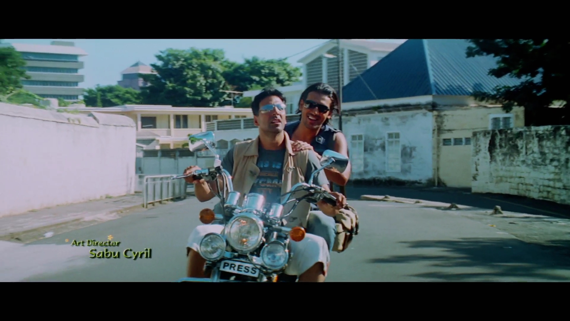 2005 - Garam Masala -1- Adaa_1080p_sub.mkv1142.jpg