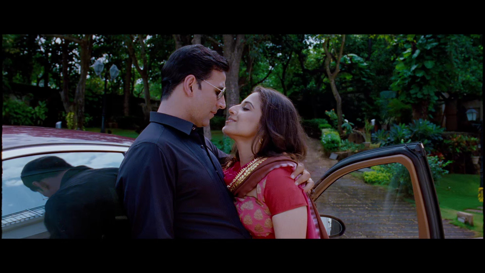 2011 - Thank you -6- Haan Har Gharein_1080p_sub.mkv3030.jpg