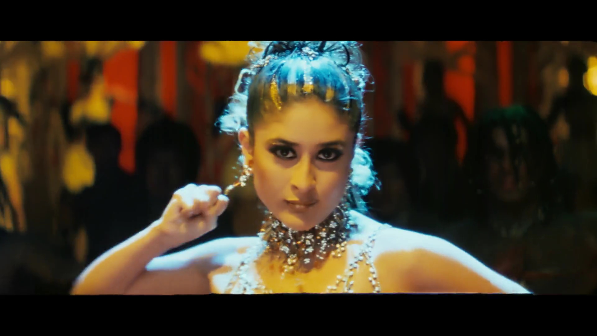 2003 - Talaash -7- Rabba Pyaar Se Mila De_1080p.mkv0683.jpg