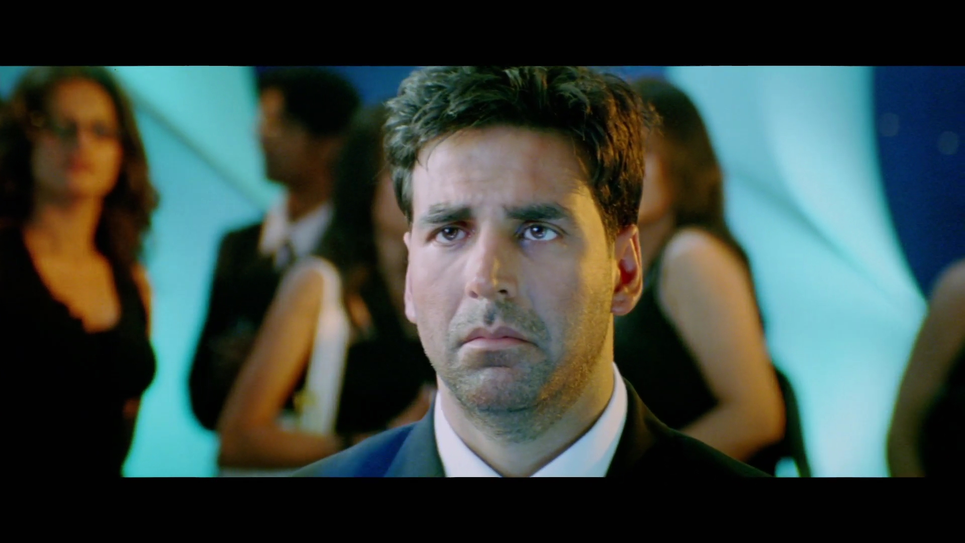 2005 - Garam Masala -2- Chori Chori Chori_1080p_sub.mkv1433.jpg