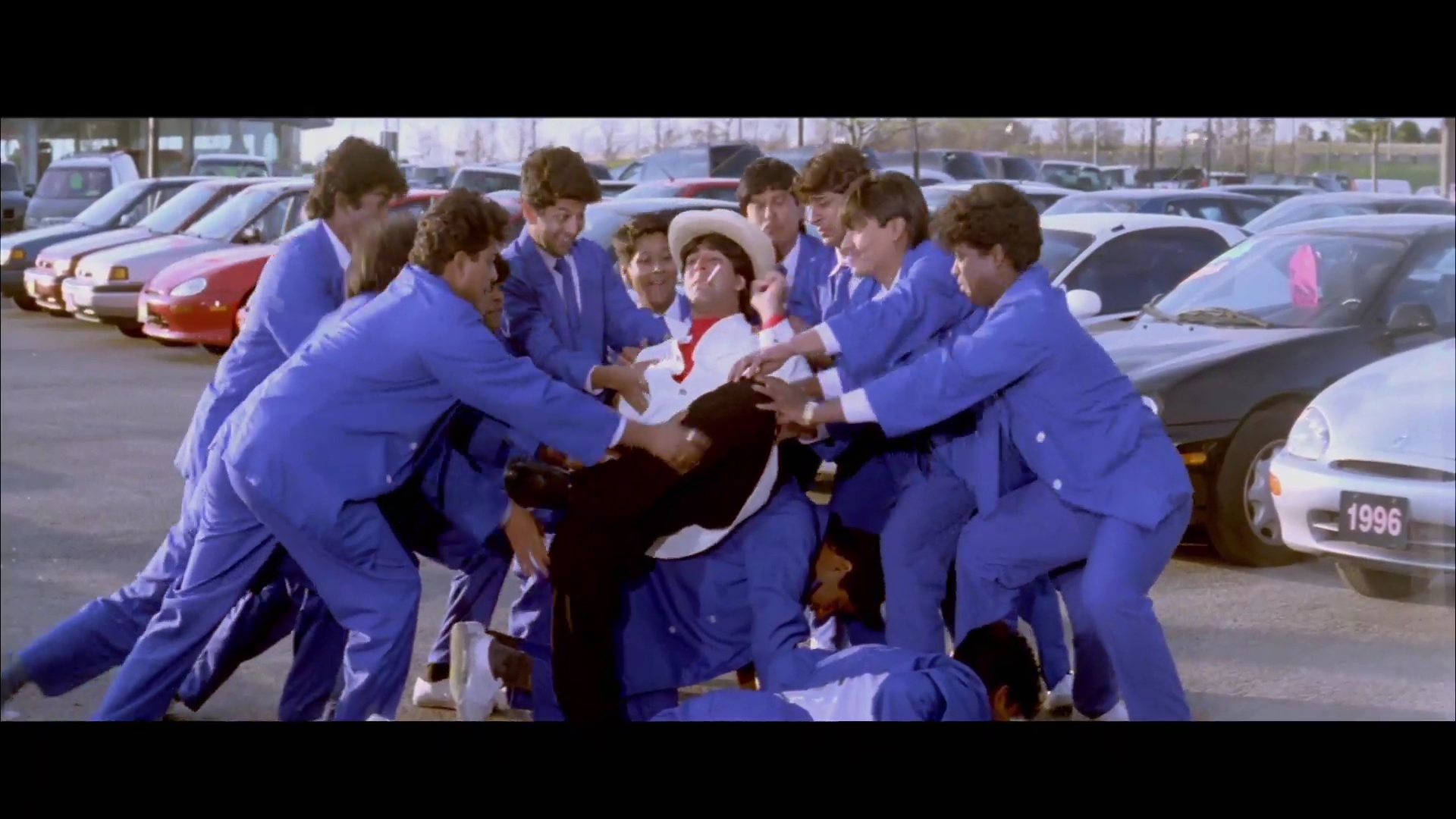 1997 - Mr. and Mrs. Khiladi -6- Jab Naukari Milegi_1080p_sub.mkv3364.jpg