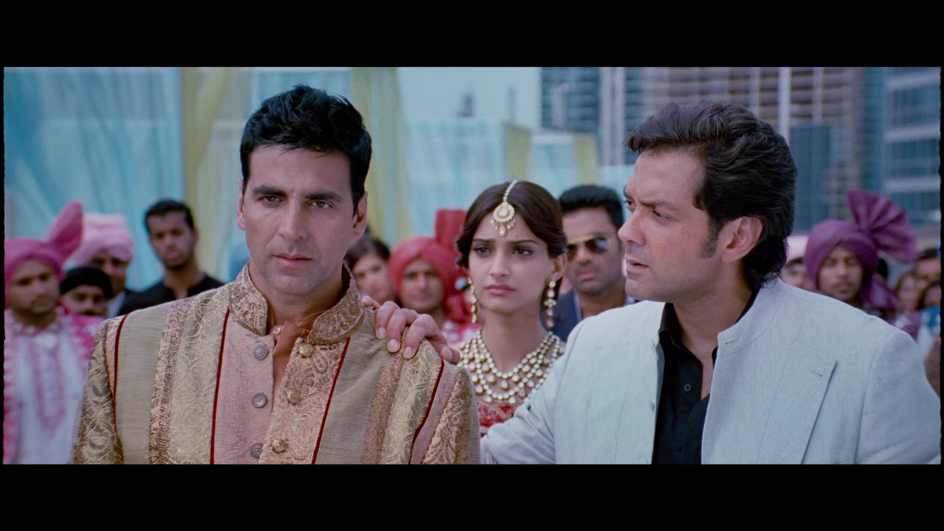 2011 - Thank you -6- Haan Har Gharein_1080p_sub.mkv2754.jpg