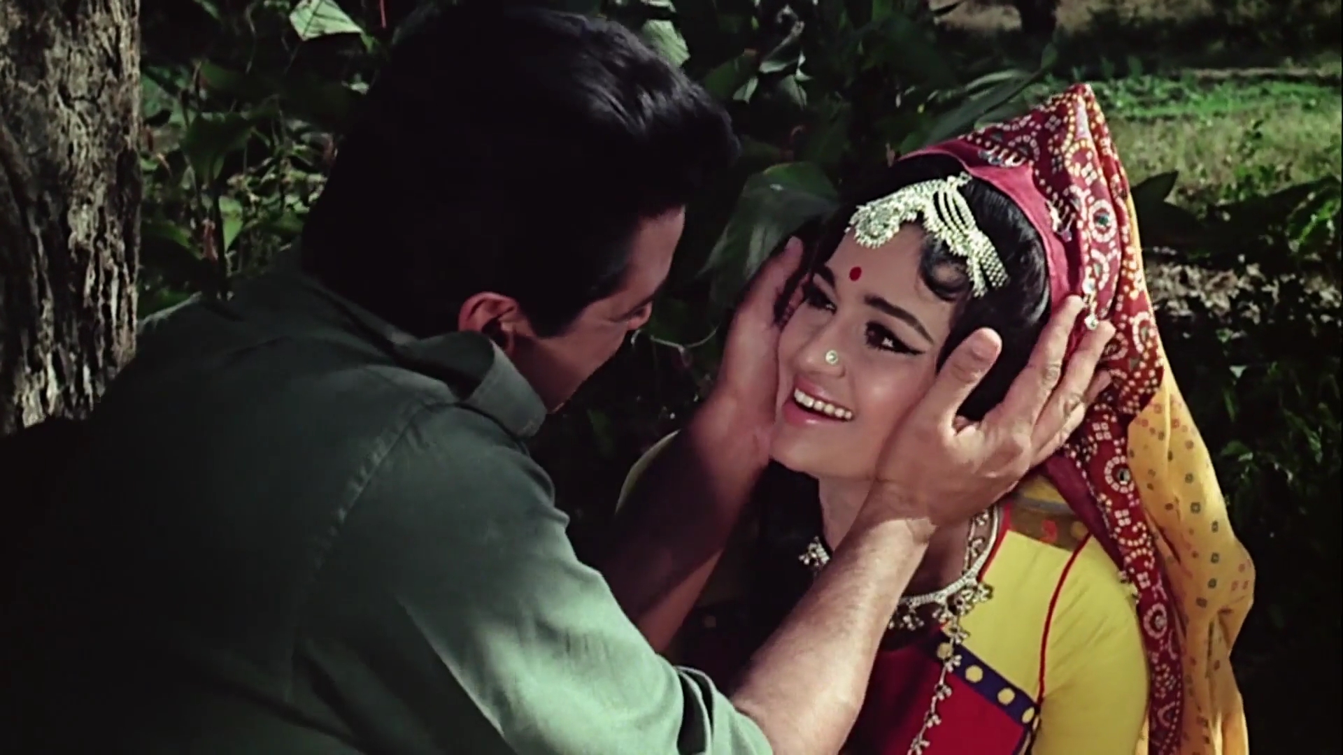 Mera.Gaon.Mera.Desh.1971.WEBHDRip.1080p.AVC[(045889)21-03-23].JPG