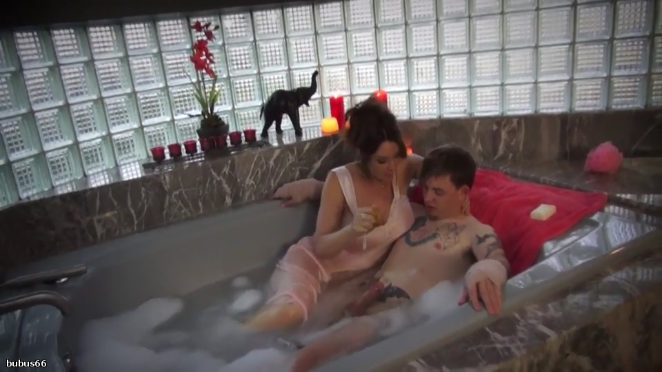XXX Vide?k Rachel Steele - Anya seg?t a kisfi?n.mp4_snapshot_16.18.554.jpg