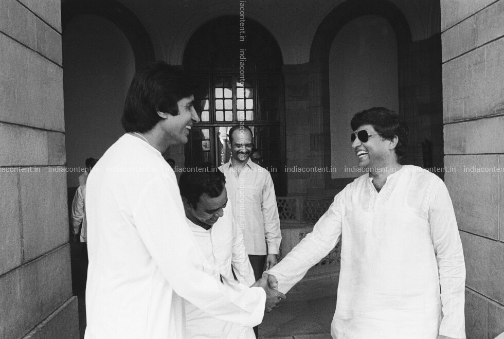 659-amitabh-bachchan-rajesh-pilot-at-parliament-house-in-delhi--news-image-F165SF16_001424.jpg
