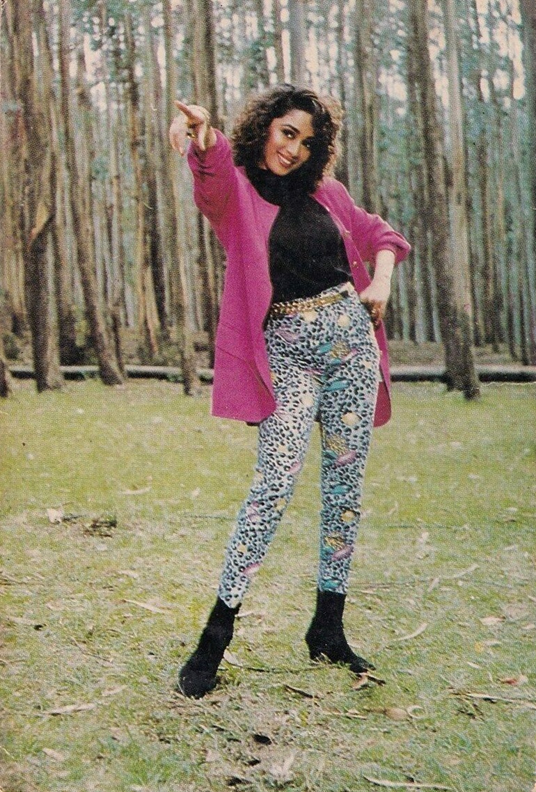 Bollywood-Postcard-Madhuri-Dixit-02-India.jpg