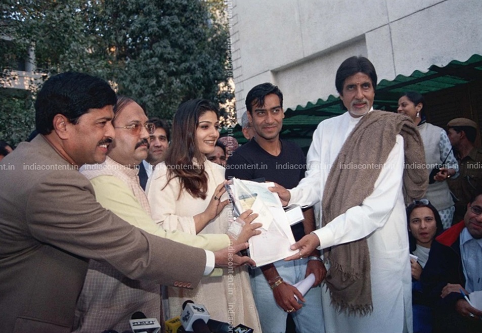 659-amar-singh-general-secretary-of-the-samajwadi-party-with-raveena-image-F248_SF11_DVD_0081.jpg