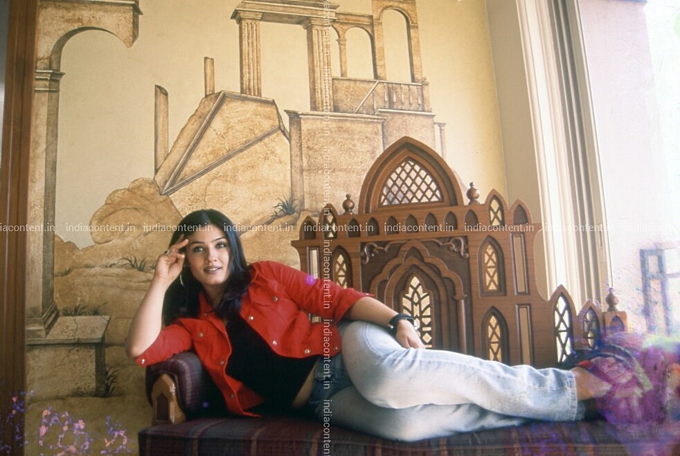 659-raveena-tandon-actress-in-hindi-films---bollywood-profile---image-F263SE9_DVD0111.jpg