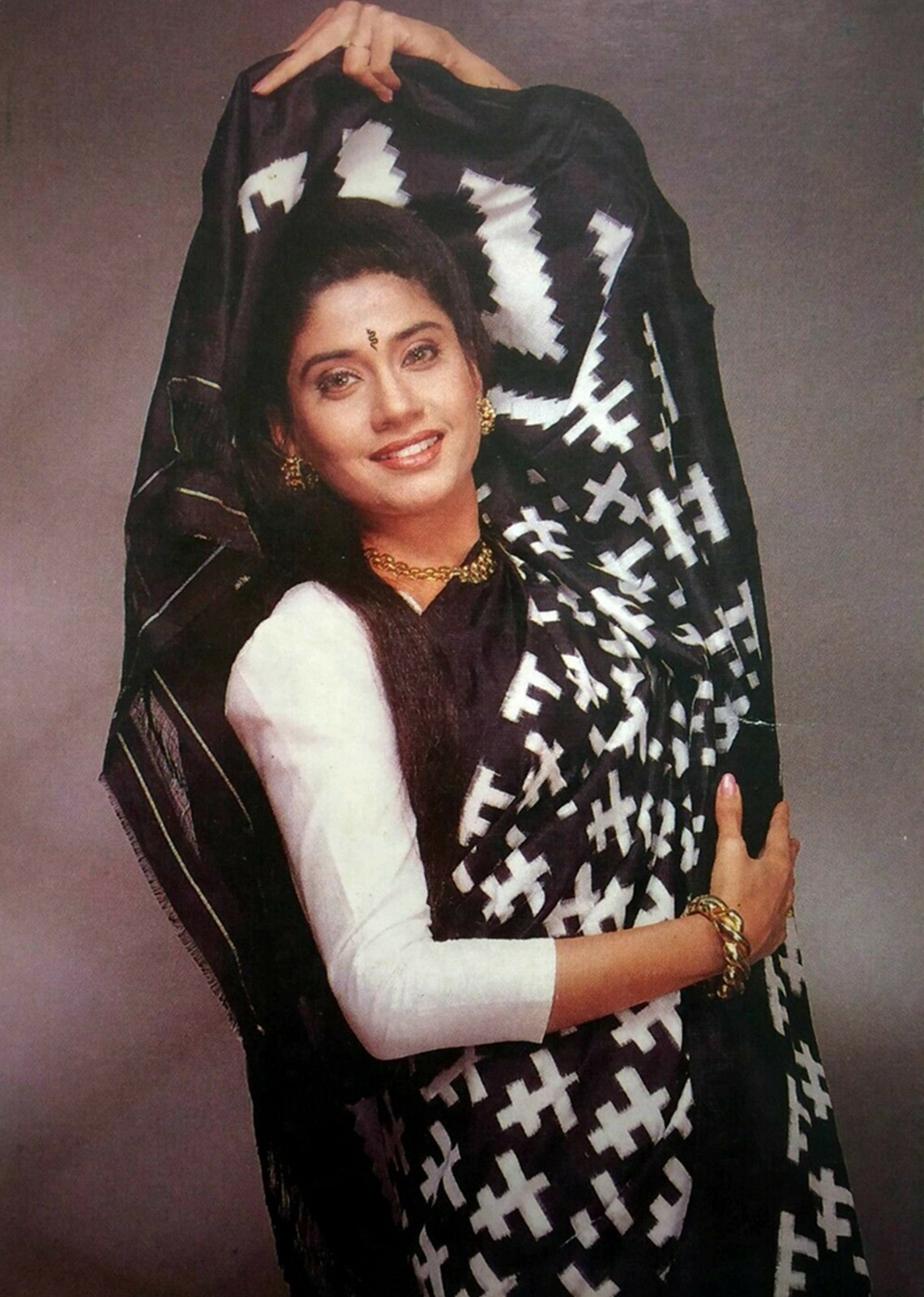 Bollywood-Actor-Actress-Renuka-Shahane-Postcard.jpg