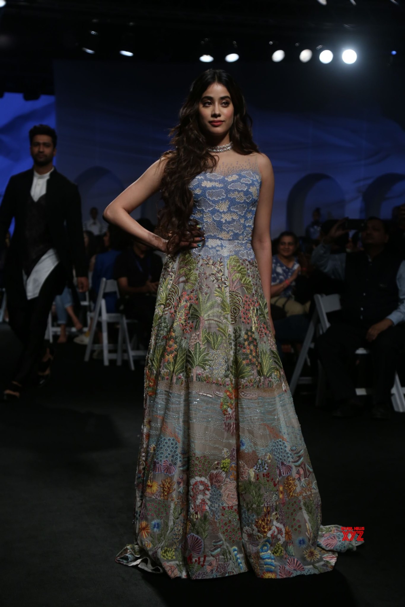 Vicky-Kaushal-Janhvi-Kapoor-and-others-at-Lakme-Fashion-Week-Opening-HD-Gallery-3.jpeg