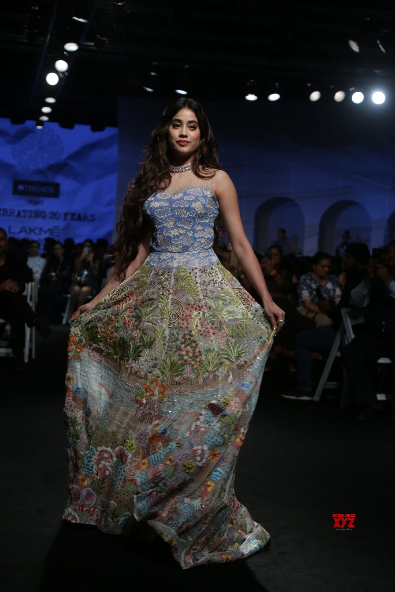 Vicky-Kaushal-Janhvi-Kapoor-and-others-at-Lakme-Fashion-Week-Opening-HD-Gallery-1.jpeg