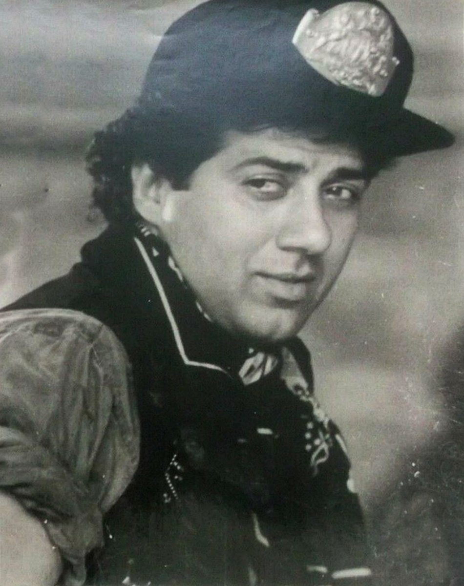 SUNNY-DEOL-9pc-Bollywood-India-Vintage-Movie-_57 (2).jpg