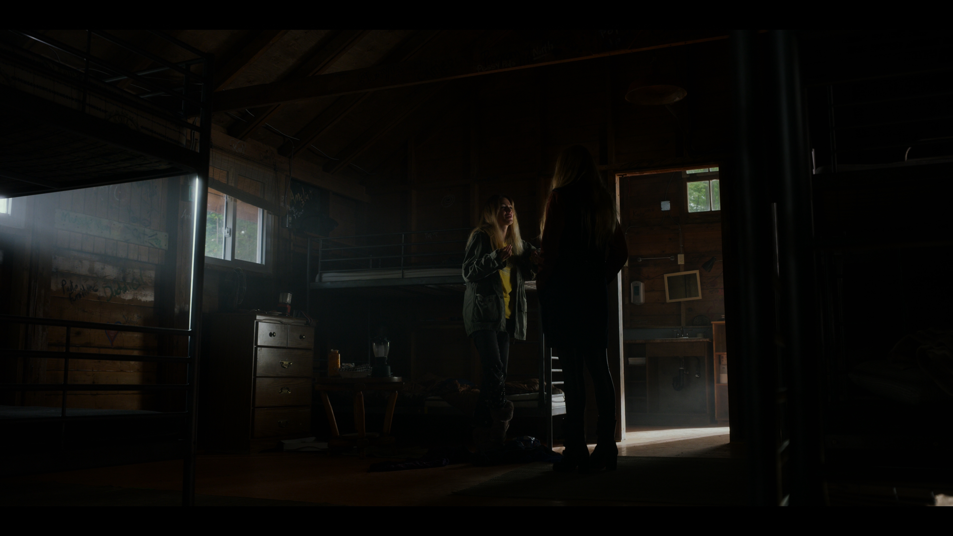A_Simple_Favor_2018_UHD_BDRemux_2160p_DV_HDR_mkv_snapshot_01_33.jpg