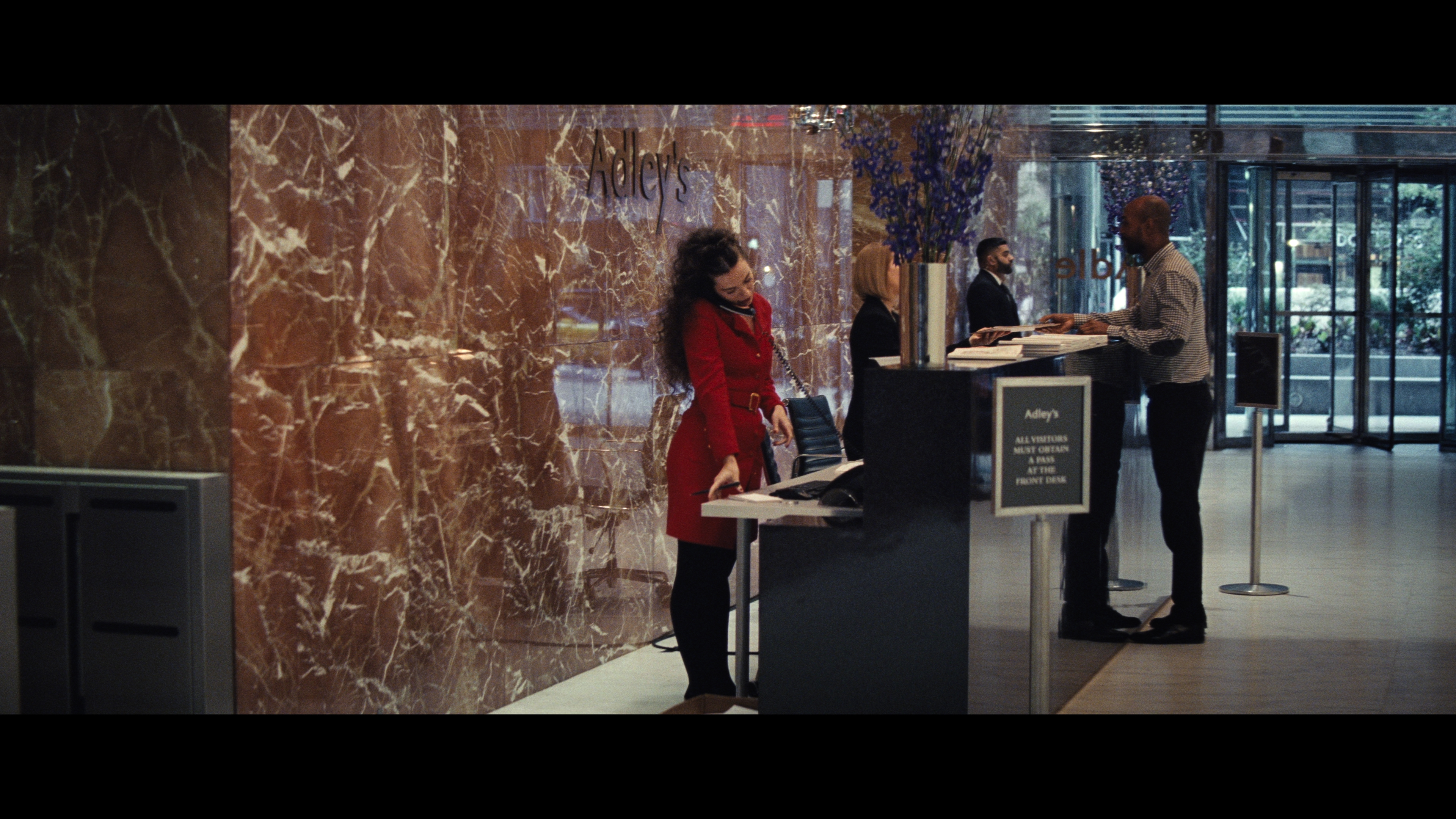 Uncut.Gems.2019.2160p.UHD.BDRemux.DoVi.P8.TrueHD.Atmos.7.1.by.DVT.mkv_20211128_113627.286.jpg