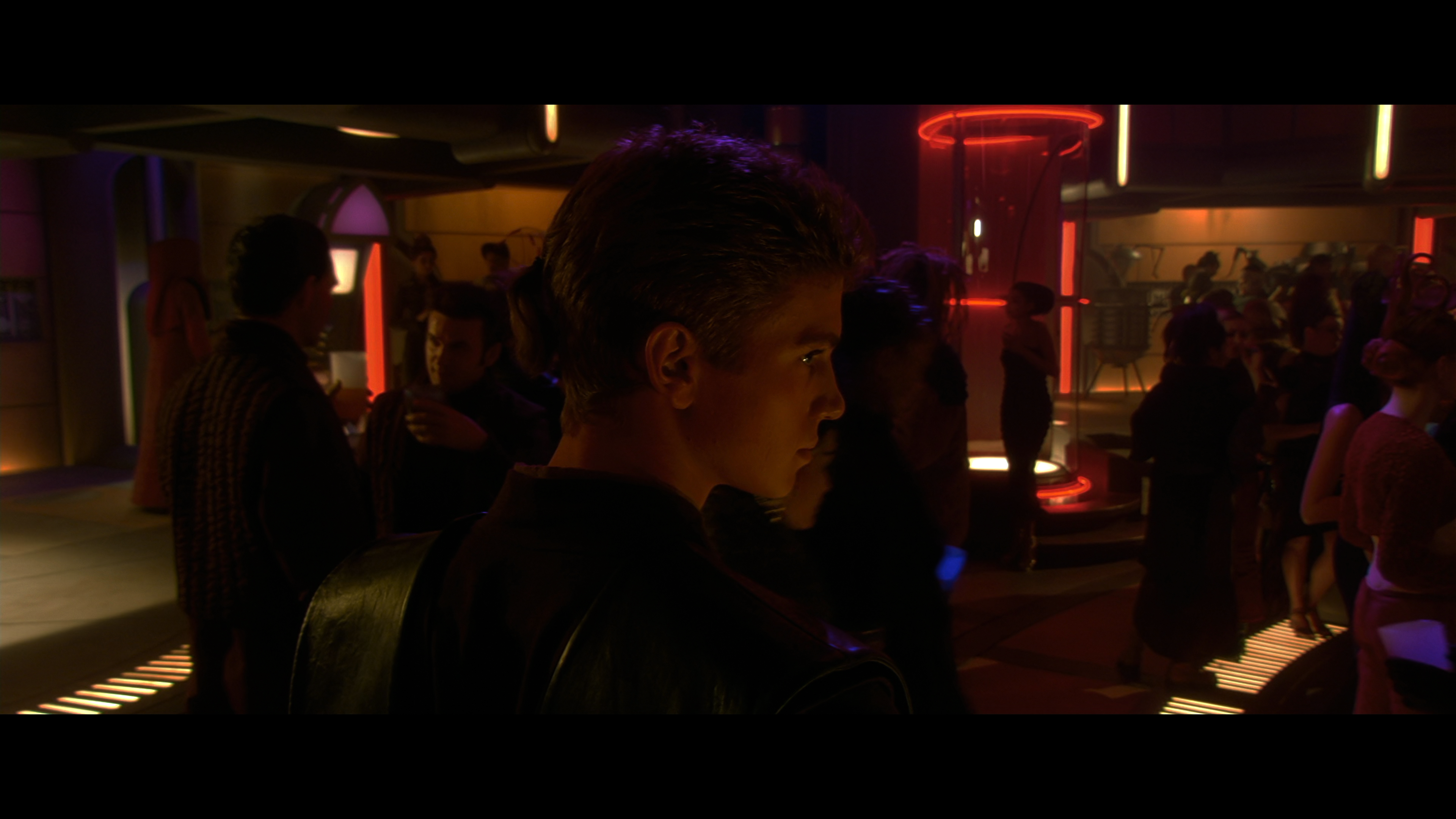 Star.Wars.Episode.II.Attack.of.the.Clones.2002.2160p.UHD.BDRemux.TrueHD.Atmos.7.1.P8.HYBRID.DoVi-DVT.mkv_20211220_170130.515.png