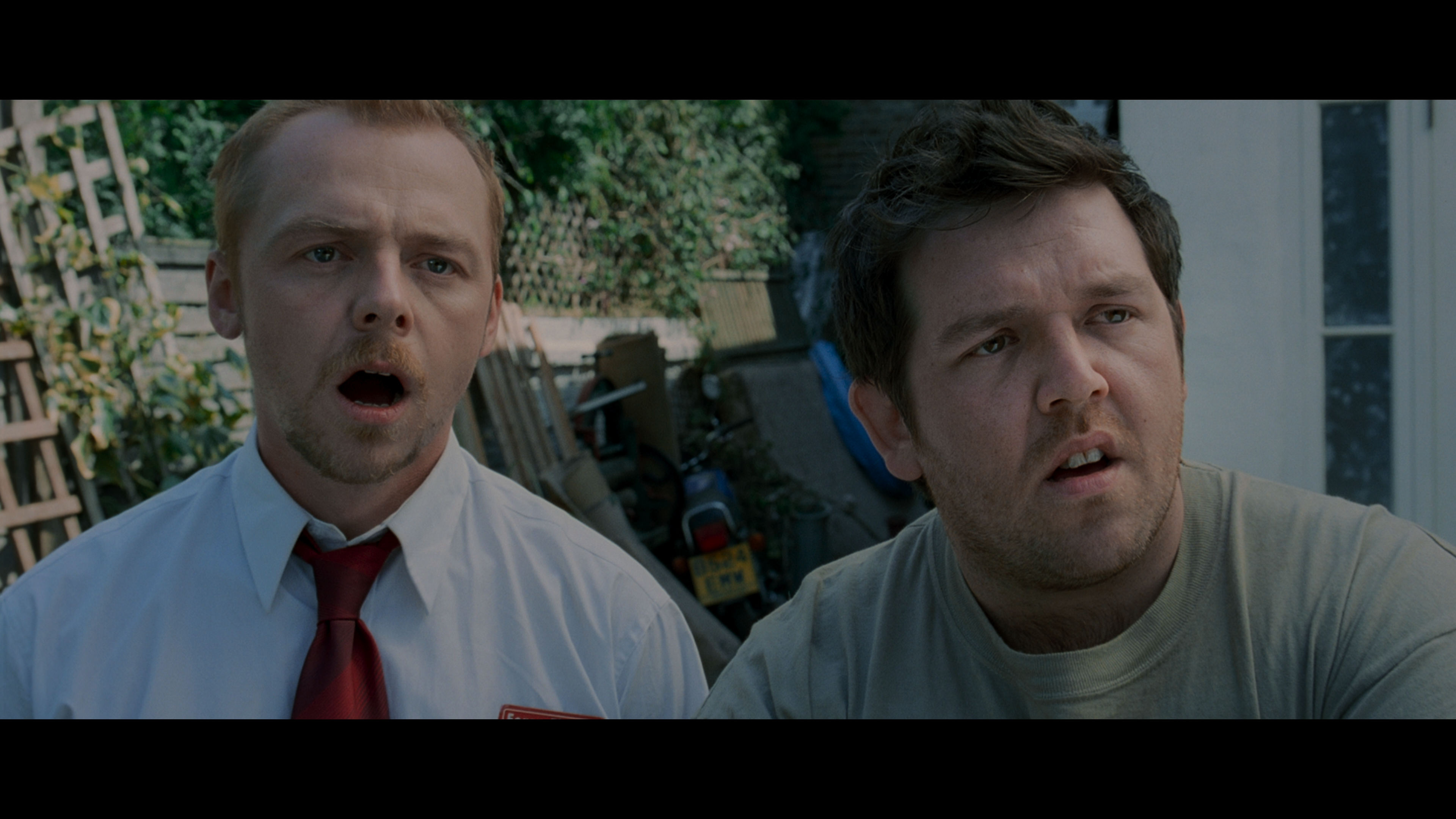 Shaun.of.the.Dead.2004.UHD.BDRemux.2160p.HDR.DoVi.Hybrid.P8.by DVT.mkv_snapshot_00.29.22_[2022.01.04_17.07.37].png
