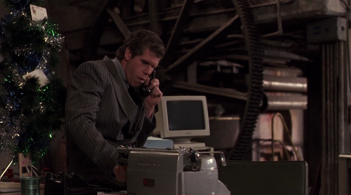 Cronos.1993.BDRip.OmskBird.avi_snapshot_00.10.55.165.png