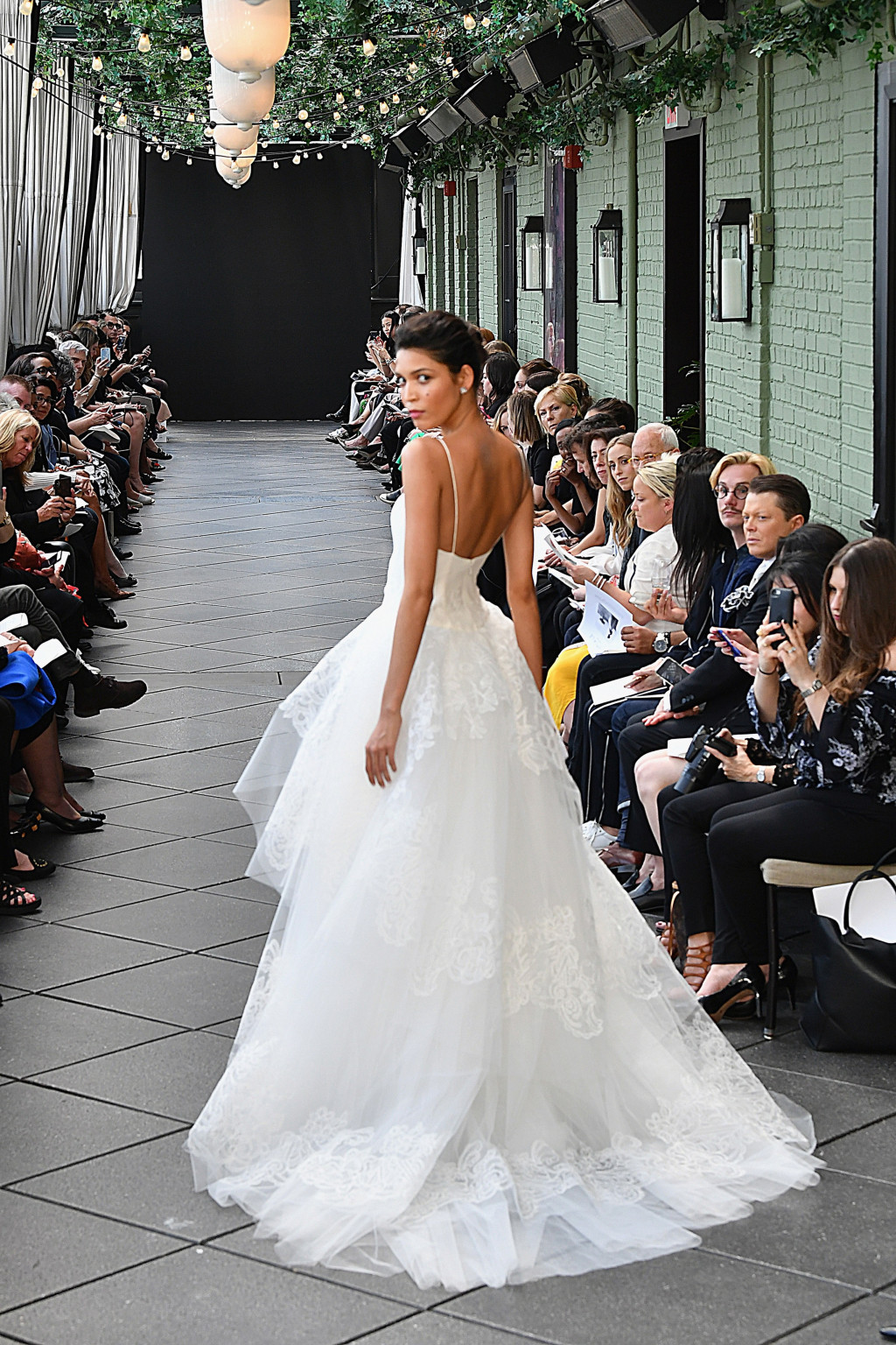 945919102-amsale-bridal-spring-2019-vogue-pr.jpg