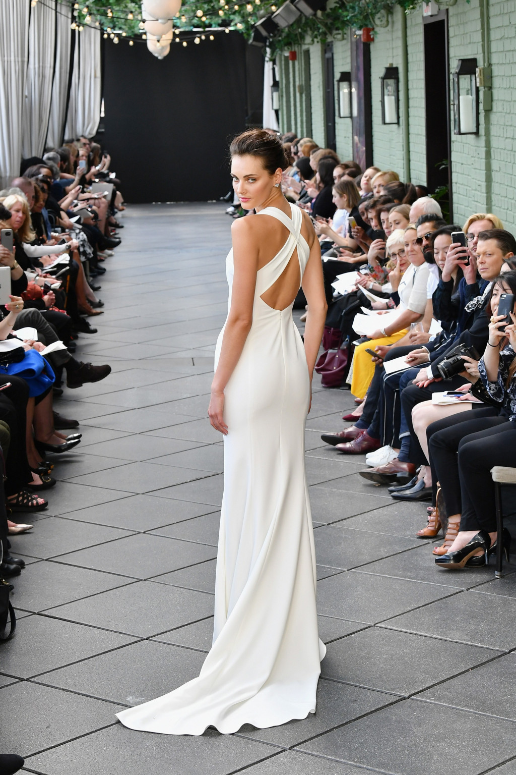 945919114-amsale-bridal-spring-2019-vogue-pr.jpg