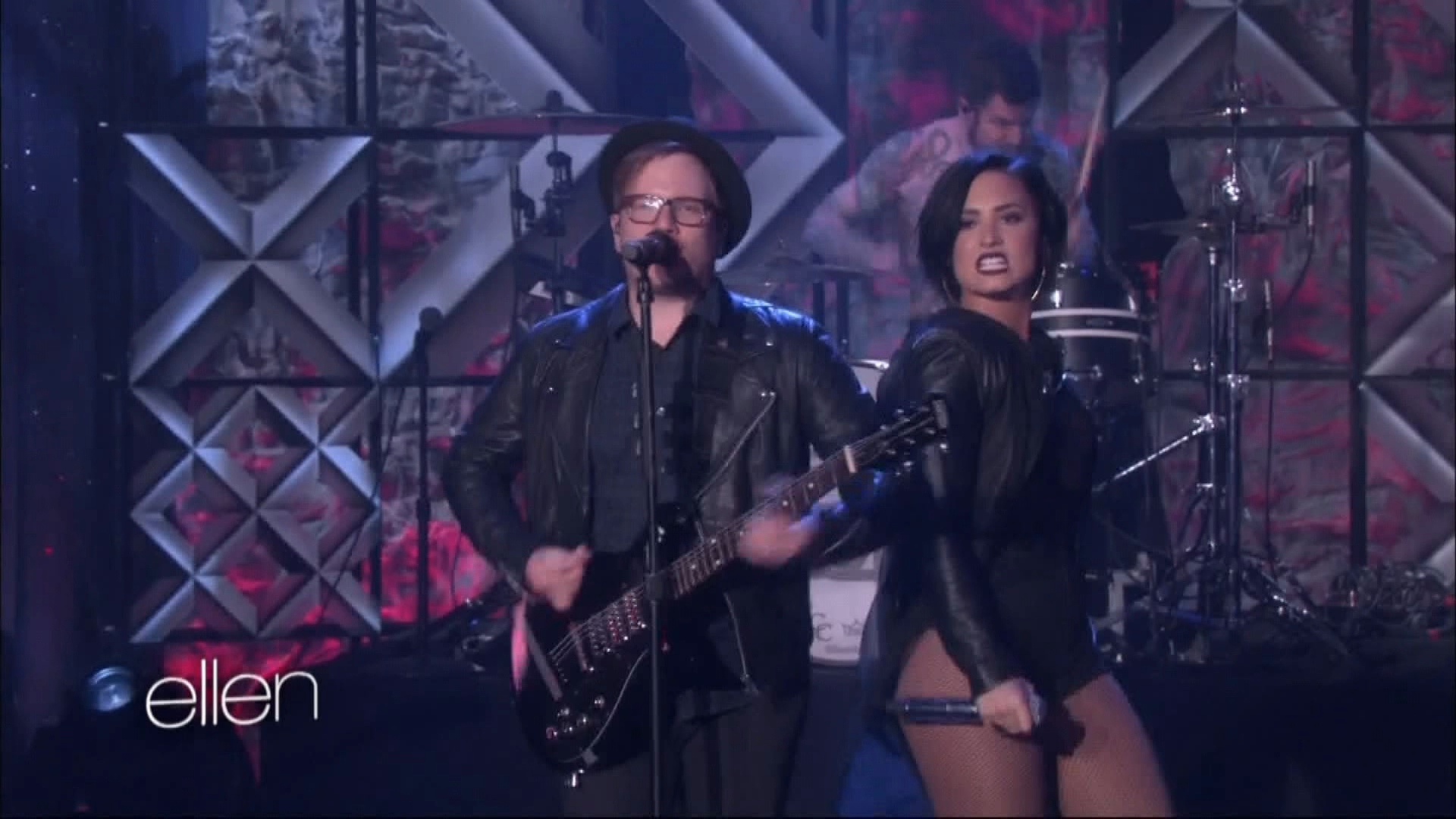 Fall Out Boy and Demi Lovato - Irresistible (The Ellen Degeneres Show) 2016.mkv_20220508_131212.132.png