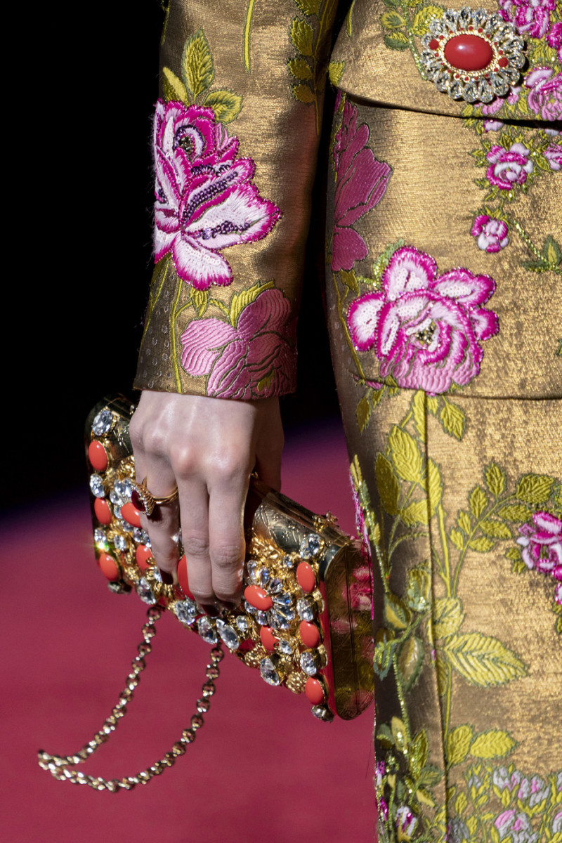 Dolce+Gabbana+Fall+2019+Details+3RfEyLUXIsDx.jpg