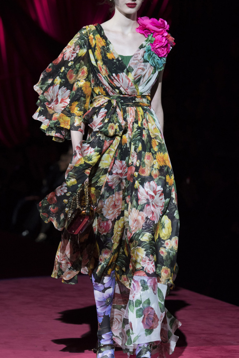 Dolce+Gabbana+Fall+2019+Details+69ySQ6jYFGVx.jpg
