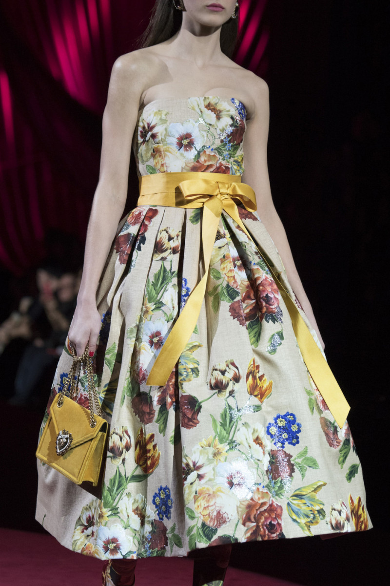 Dolce+Gabbana+Fall+2019+Details+TH7-1Q1syXXx.jpg