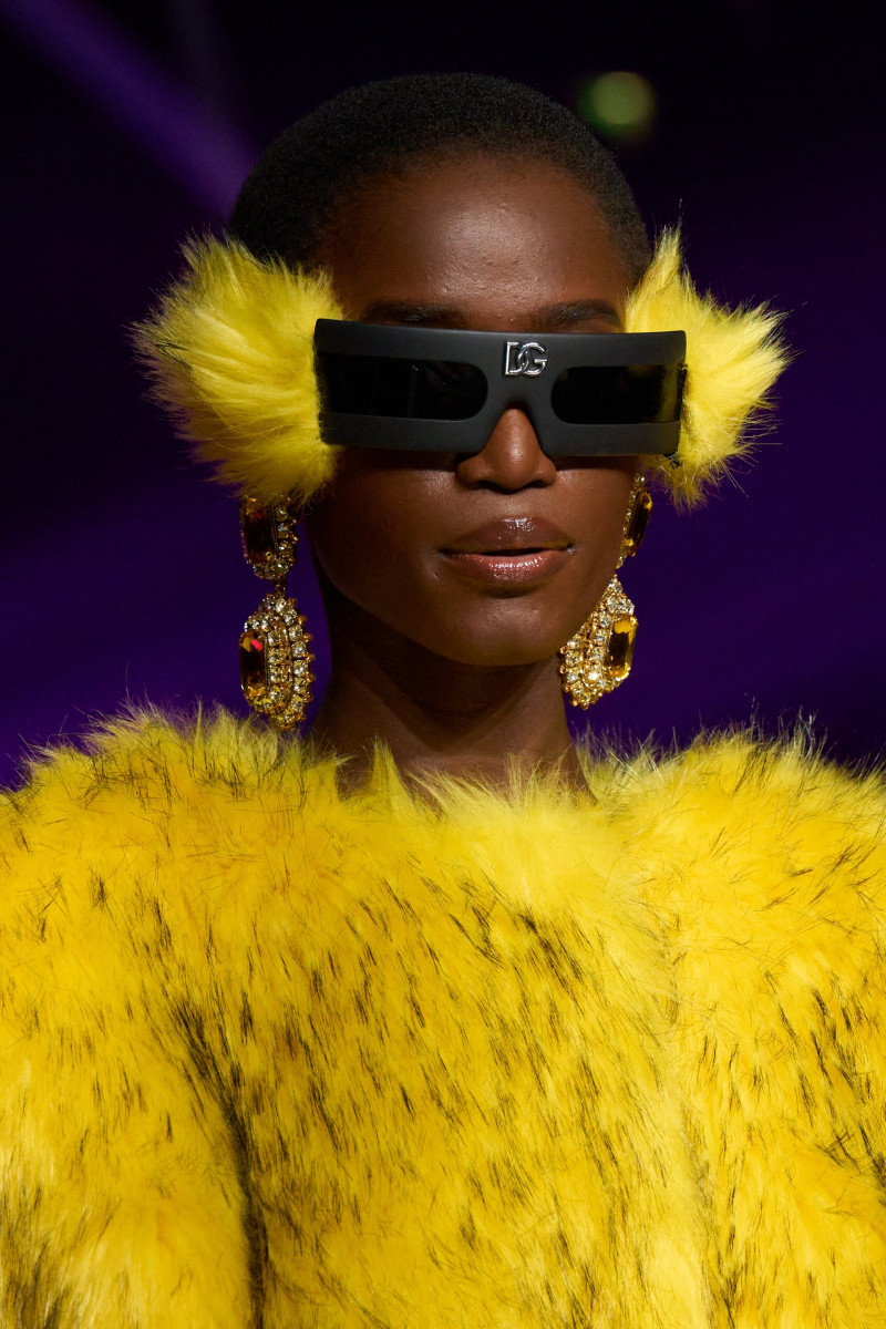 00038-dolce-and-gabbana-fall-2022-ready-to-wear-milan-details-credit-gorunway.jpg