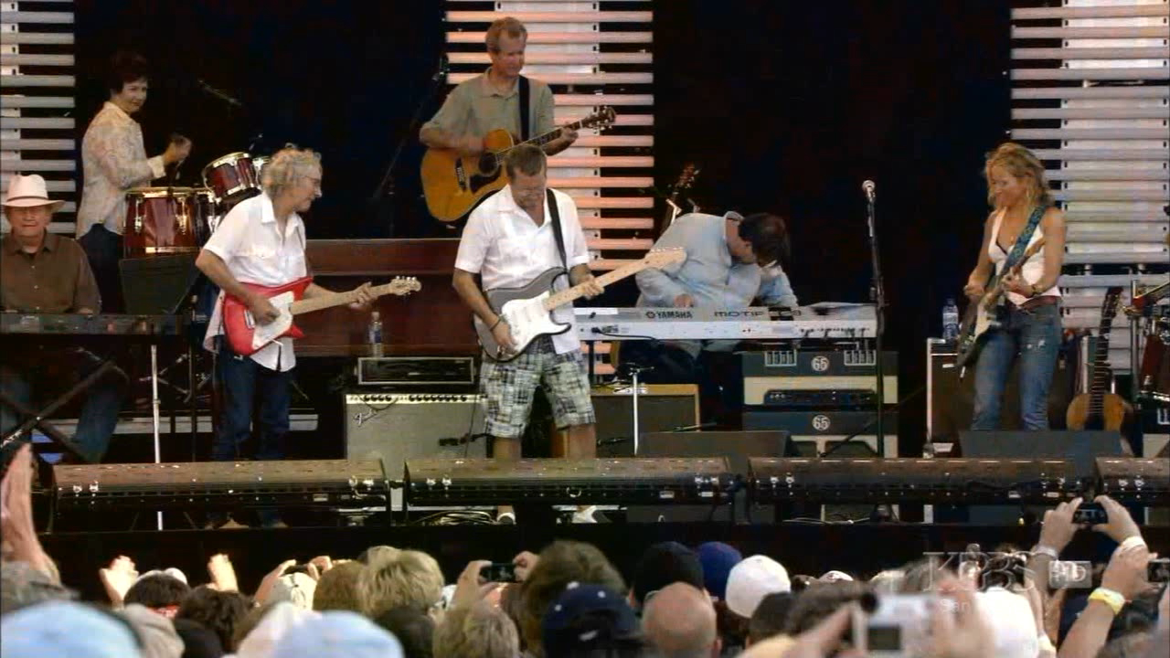 PBS Special - Eric Clapton, Crossroads Guitar Festival Chicago.avi_20220517_133457.970.png