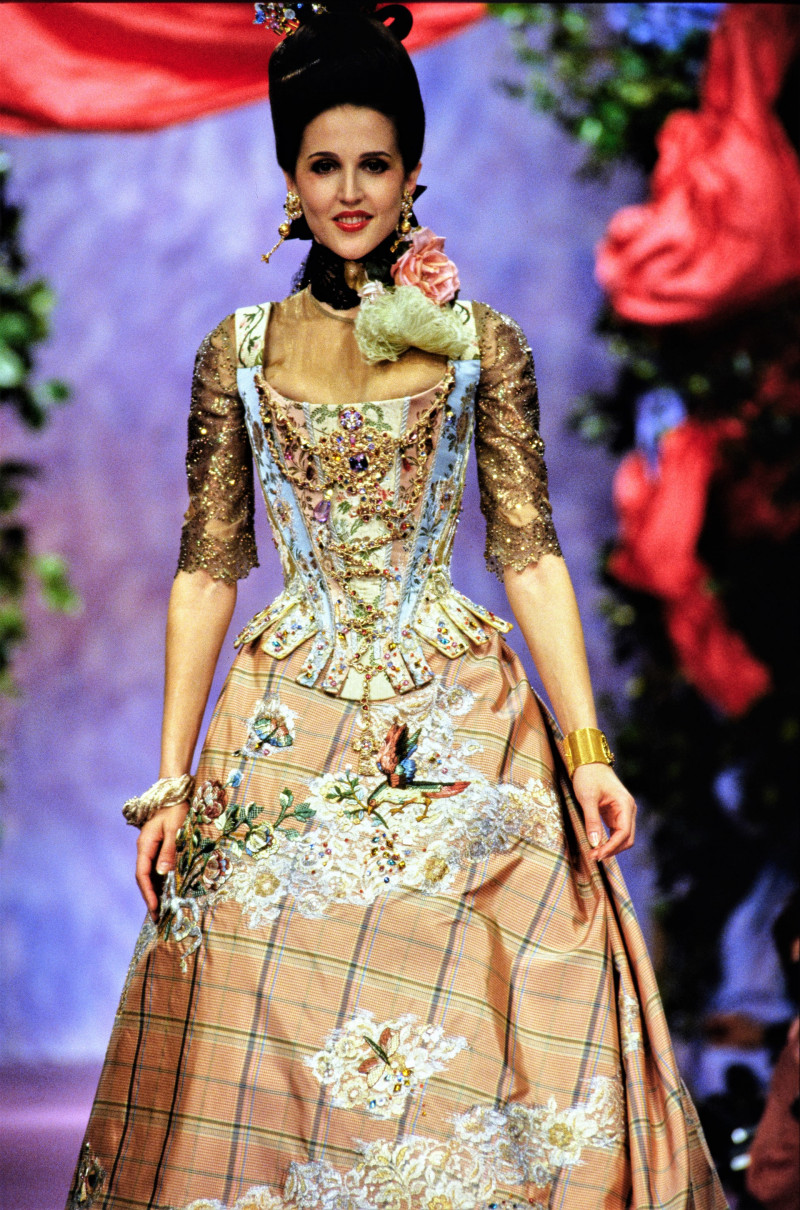 050-christian-lacroix-spring-1994-couture-CN10056704-suzanne-von-aichinger.jpg