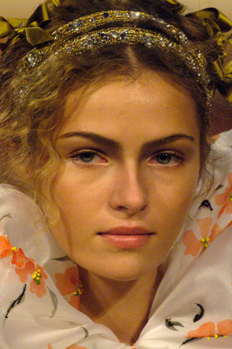00450h-christian-lacroix-spring-2006-couture-details-valentina-zelyaeva.jpg