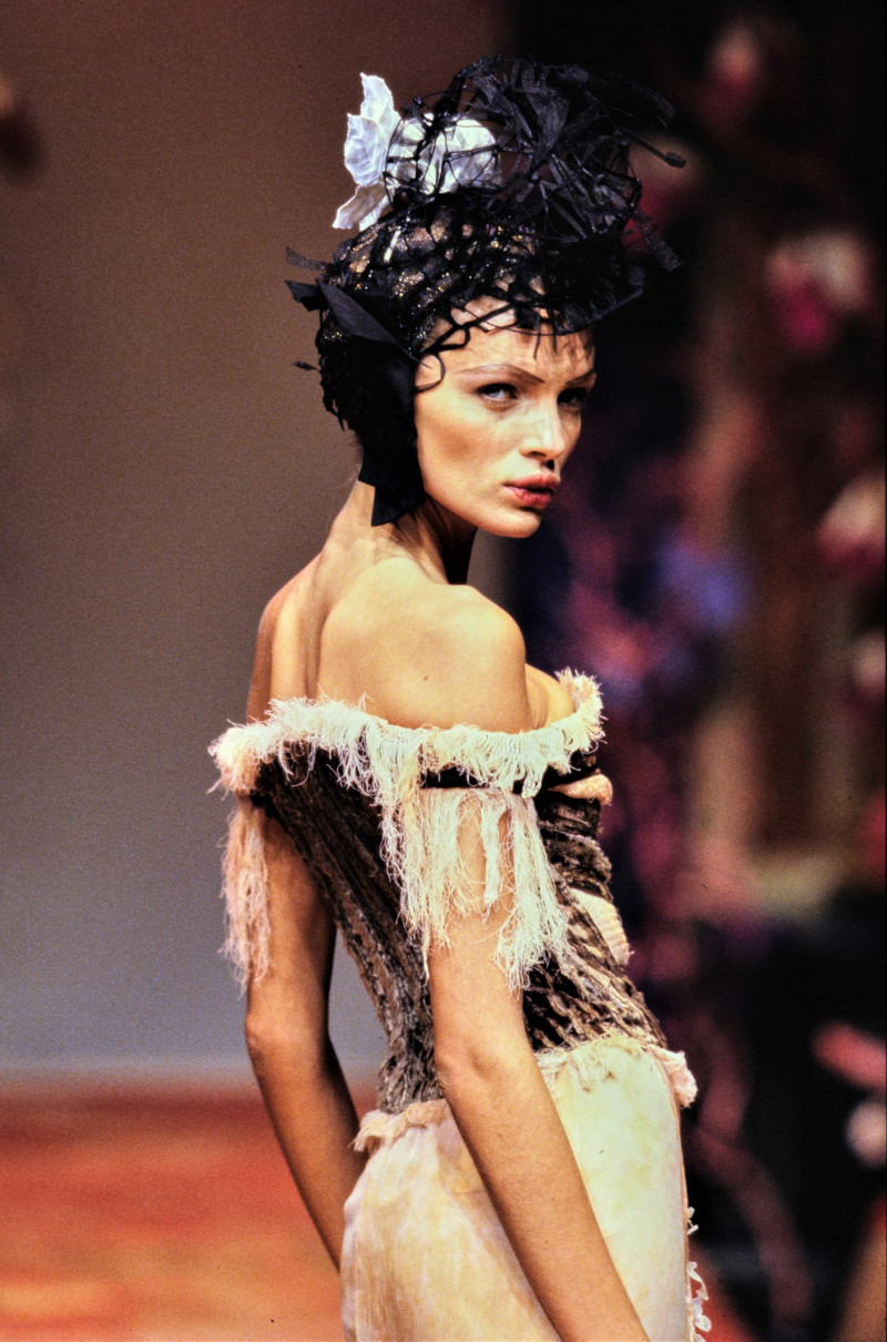 020-christian-lacroix-spring-1999-couture-detail-CN10056954-esther-canadas.jpg