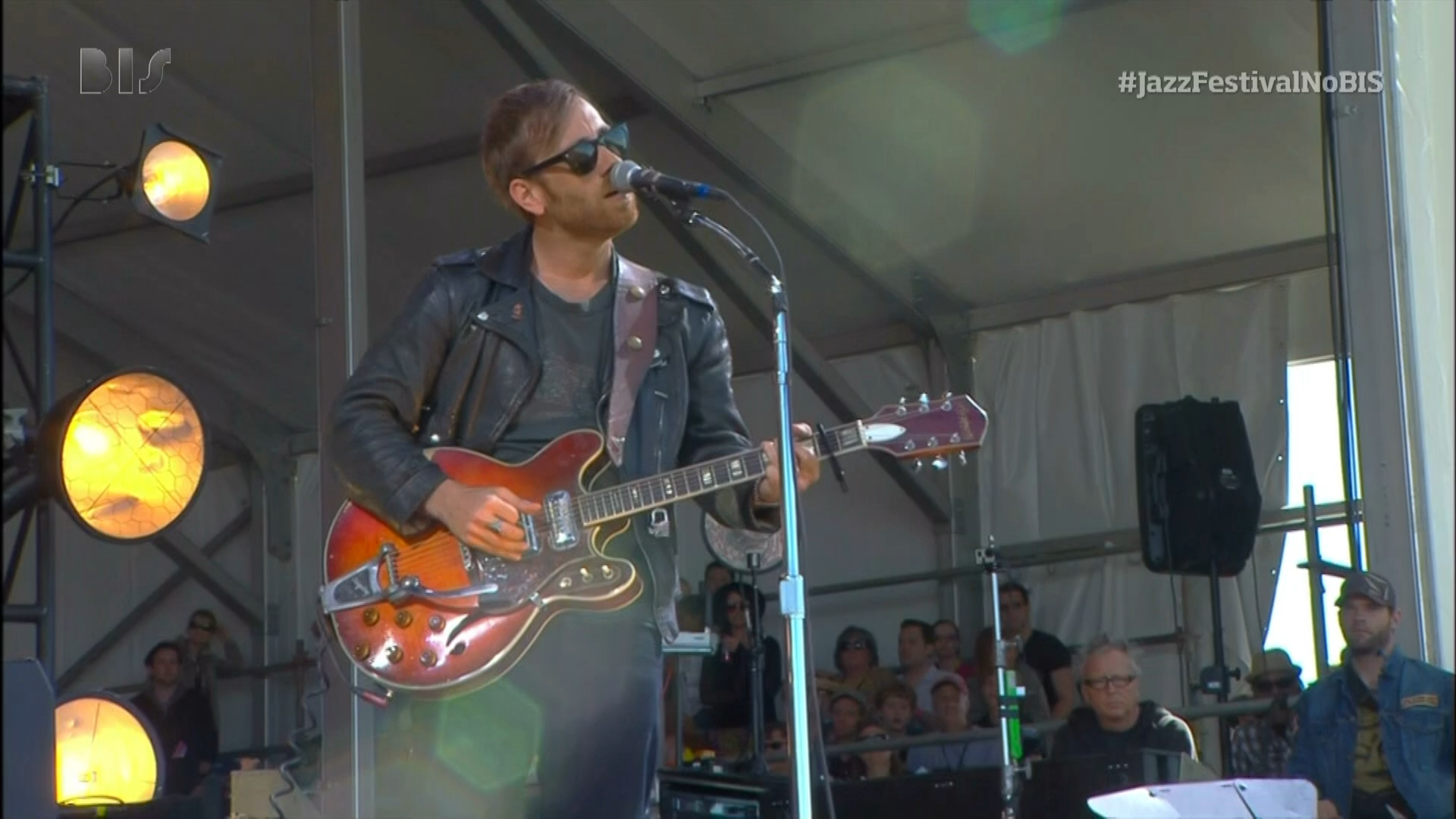 The Black Keys - New Orleans Jazz and Heritage Festival - 2013-05-05.mkv_20220804_105829.991.png