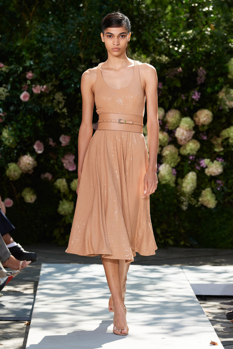 00061-Michael-Kors-Spring-22-RTW-New-York-credit-gorunway.jpg