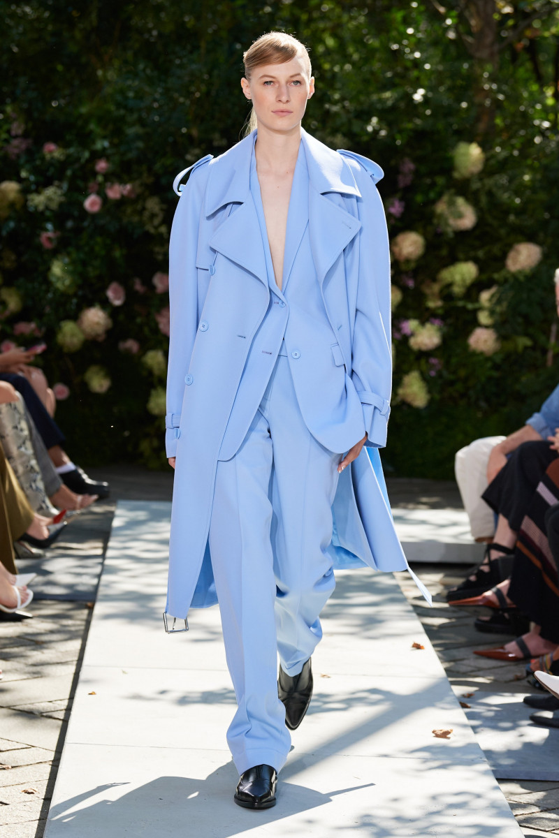 00041-Michael-Kors-Spring-22-RTW-New-York-credit-gorunway.jpg