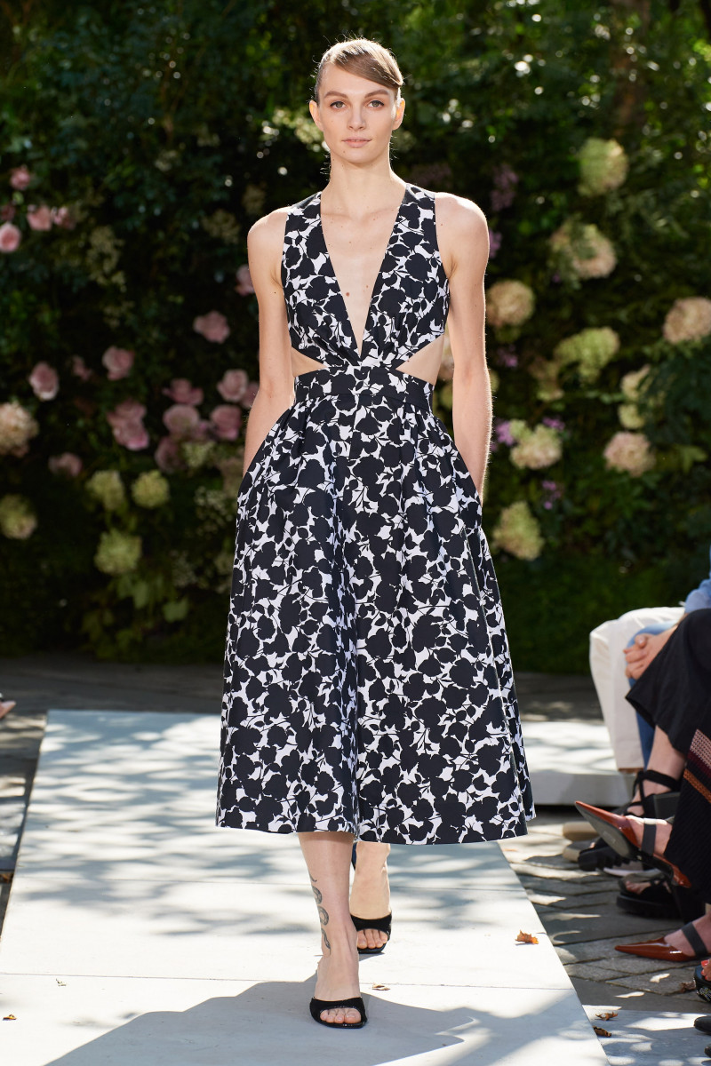 00038-Michael-Kors-Spring-22-RTW-New-York-credit-gorunway.jpg