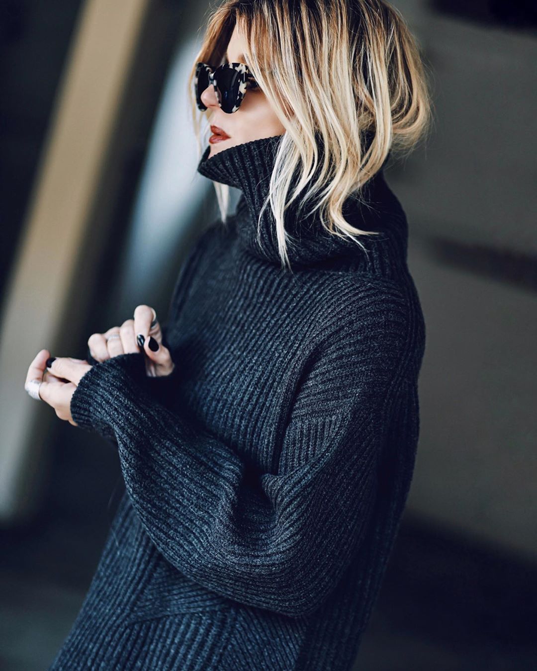 Черный свитер женский 
