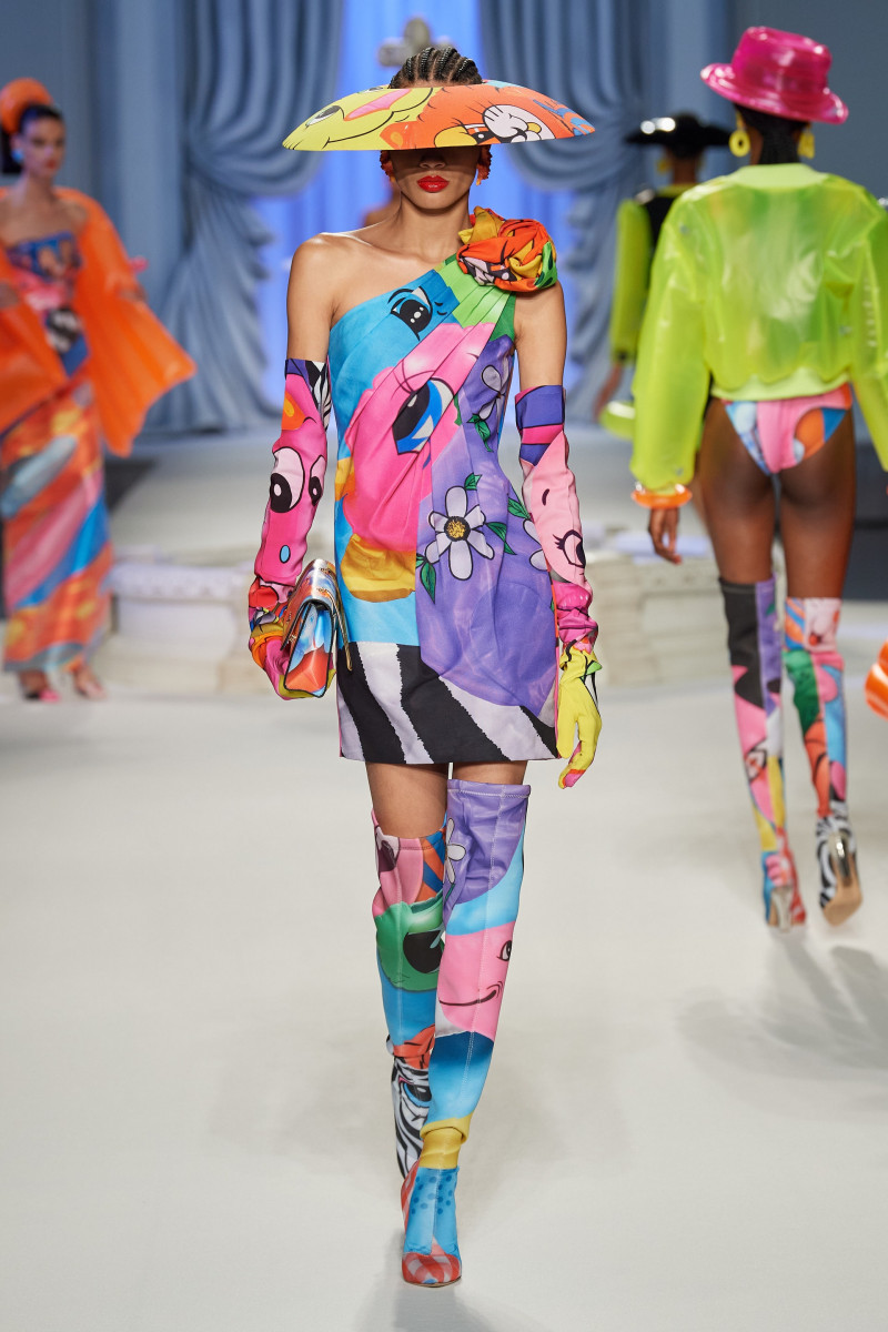 00045-moschino-spring-2023-ready-to-wear-credit-gorunway.jpg