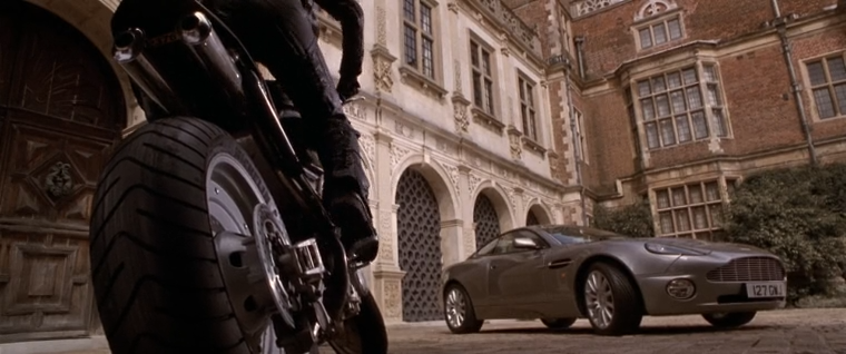 Lara.Croft.Tomb.Raider.2001.HDRip-AVC.ExKinoRay.mkv_snapshot_00.17.58.246.png