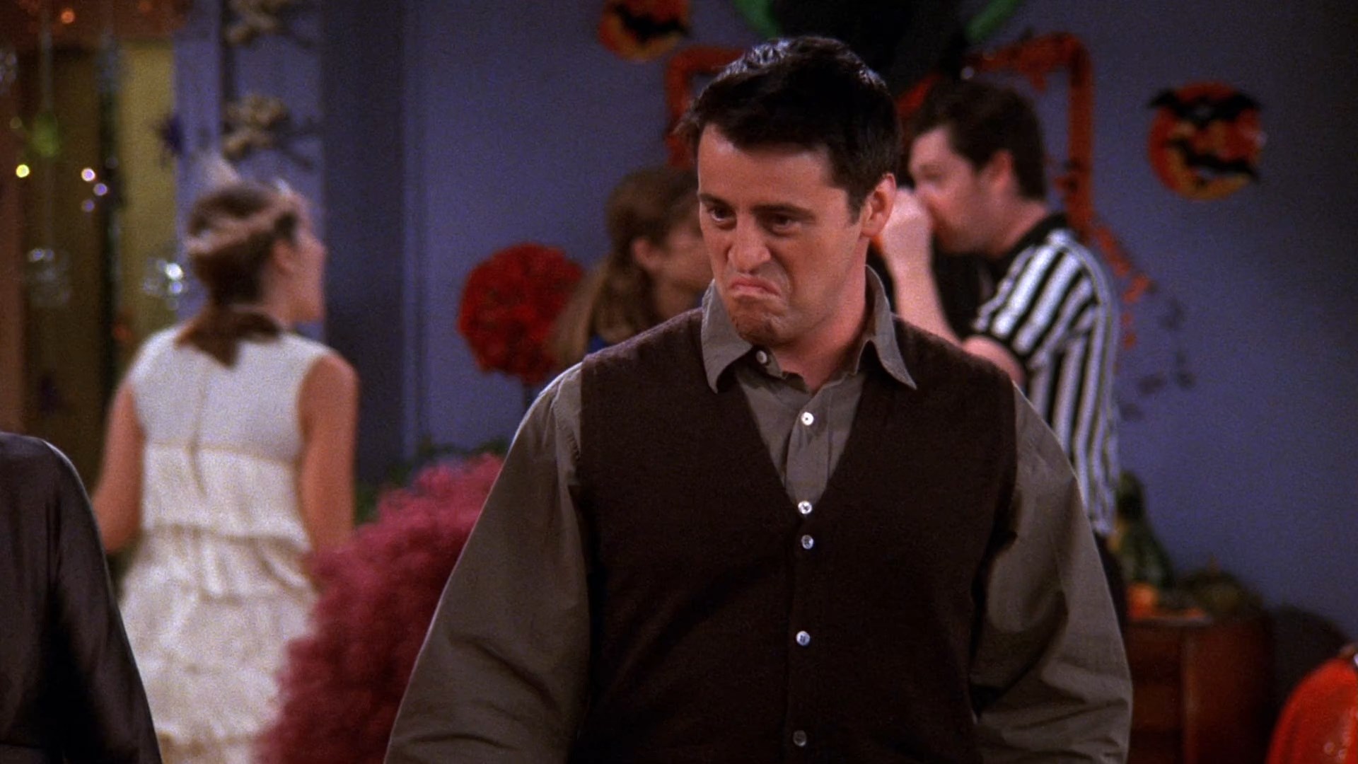 Friends.S08E06.The.One.with.the.Halloween.Party.mkv_snapshot_07.07.510.jpg