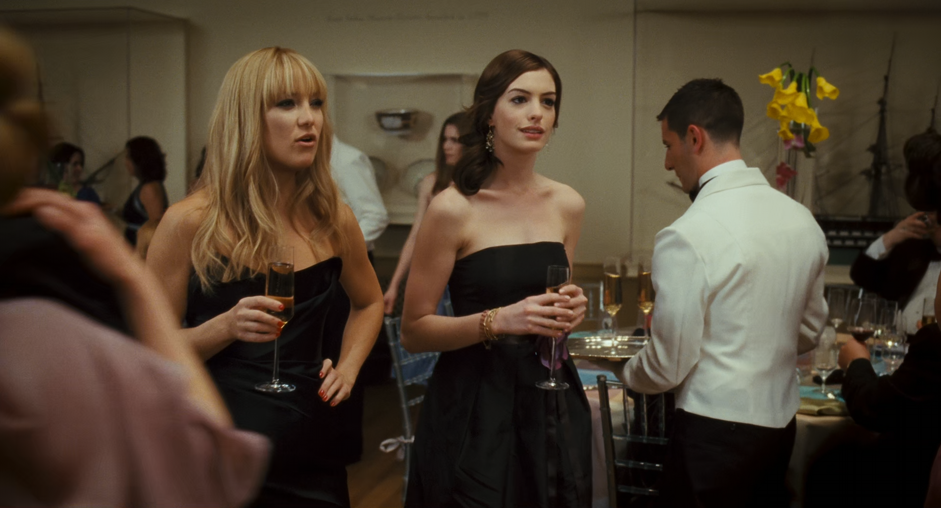 Война невест (Bride Wars) 2009.mkv_snapshot_00.03.21.251.png