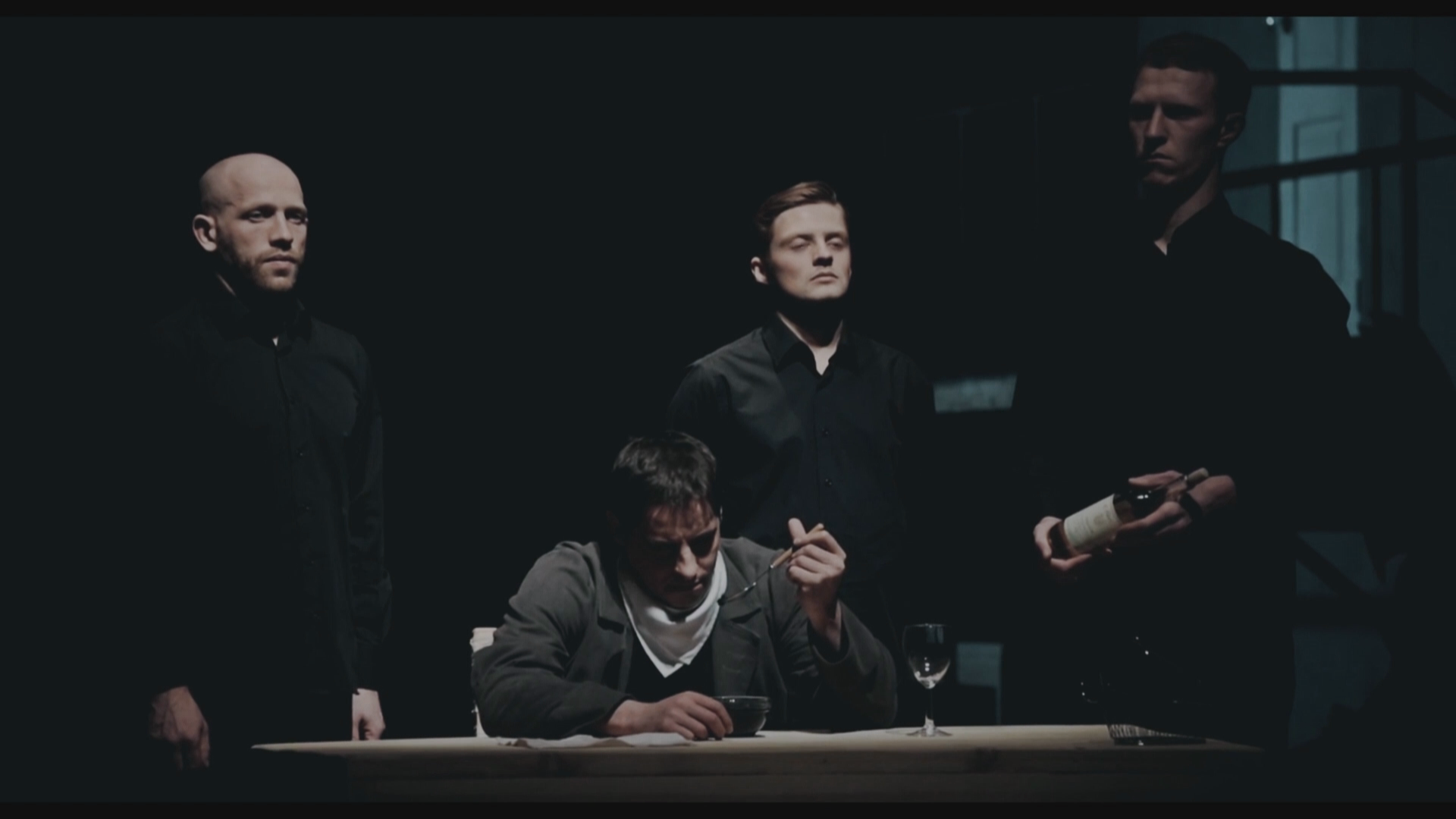 Онегин (театр «Красный факел», реж. Тимофей Кулябин, eng hardsub).mkv_20230216_184810.657.png