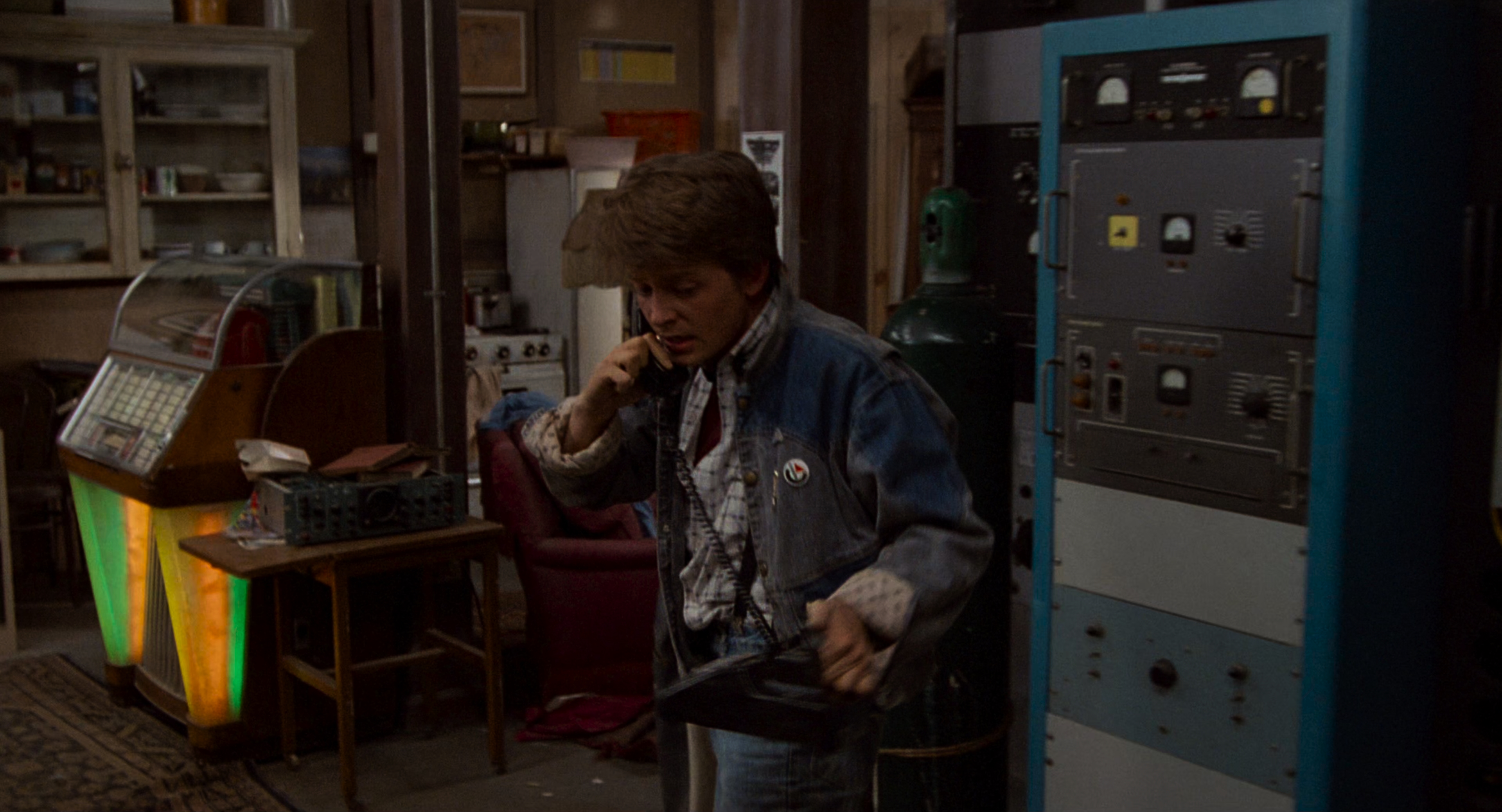 Назад в будущее (Back to the Future) 1985.mkv_snapshot_00.05.10.310.jpg