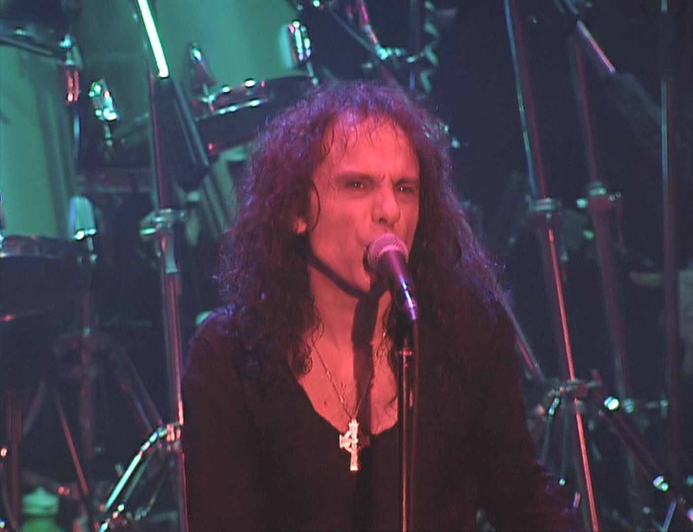 Dio.Live.In.London.Hammersmith.Apollo.1993.1080p.BluRay.DTS.FLAC.x264.HDCLUB-SbR.mkv_20230405_214916.121.png