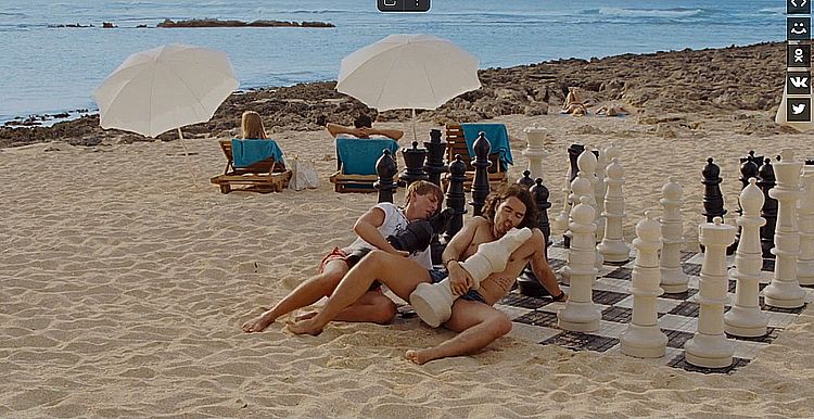 В пролёте /Forgetting Sarah Marshall/ 2008 (1:03:41 / 1:41:00)