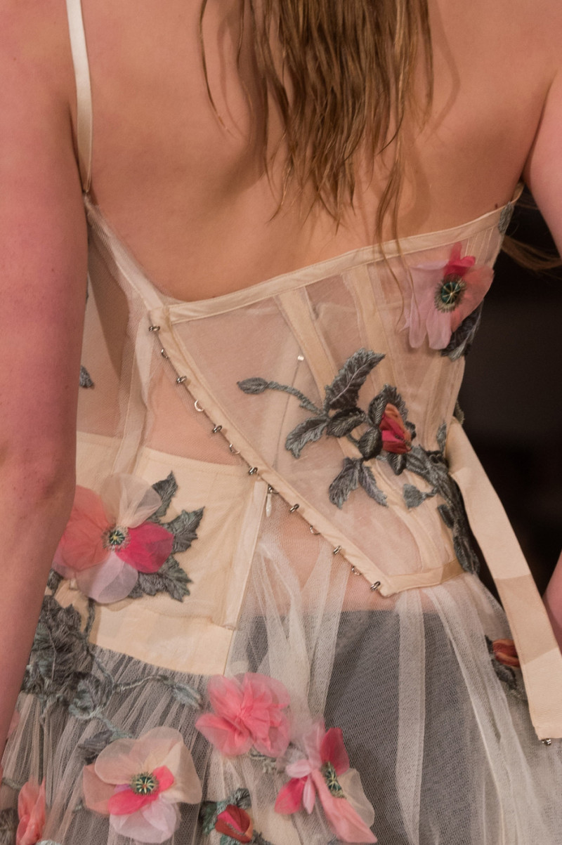 Alexander+McQueen+Spring+2018+Details+Gw5es1iev6Ex.jpg