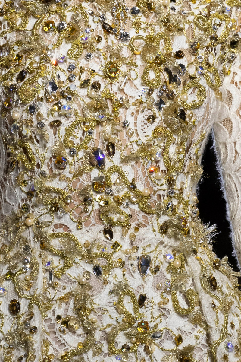 00070-celia-kritharioti-fall-2023-couture-details-credit-brand.jpg