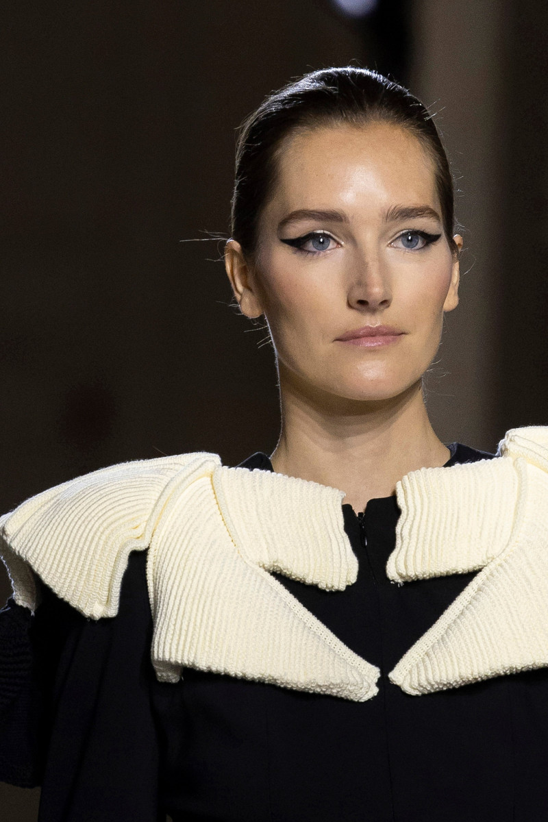 00002-celia-kritharioti-fall-2023-couture-details-credit-brand.jpg