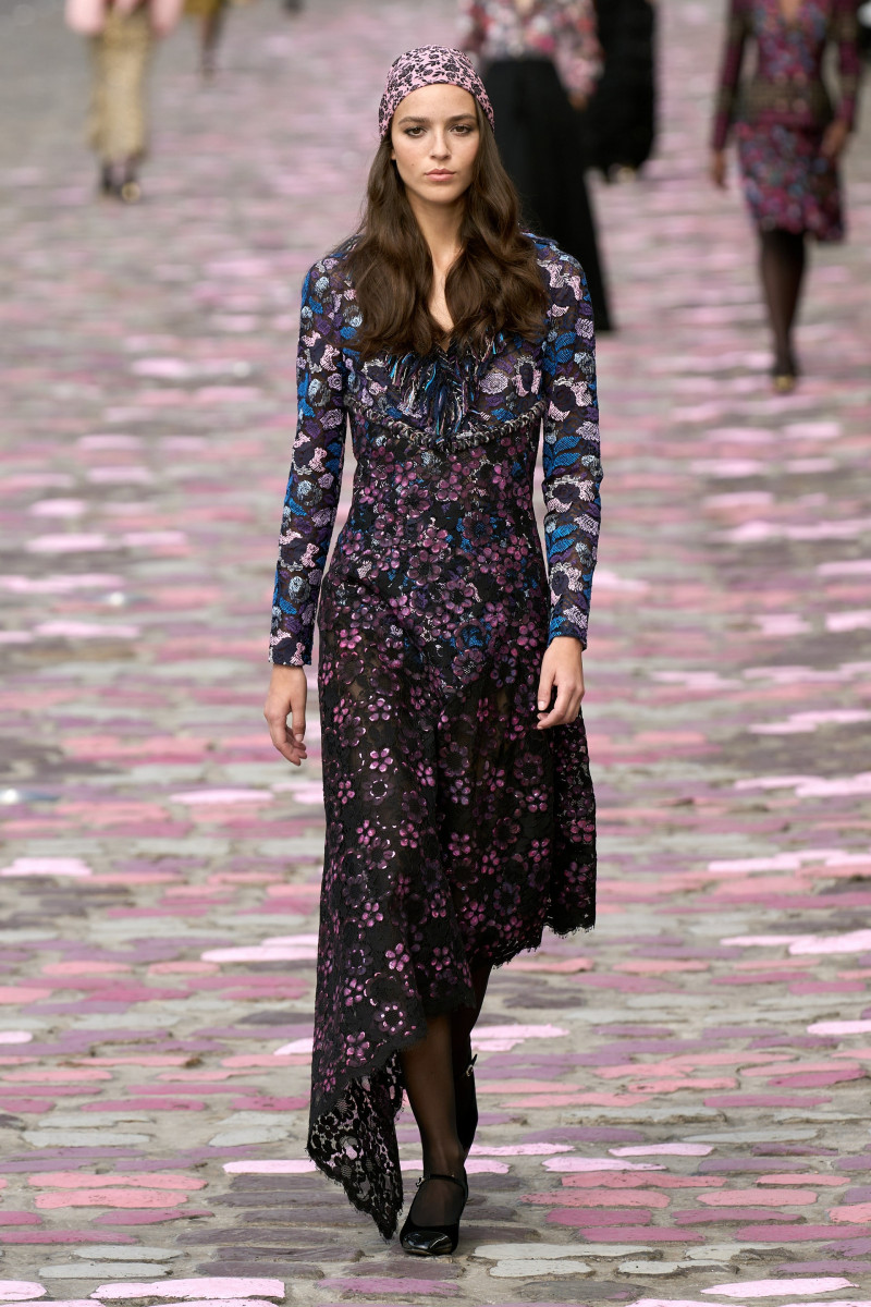 00029-chanel-fall-2023-couture-credit-gorunway.jpg