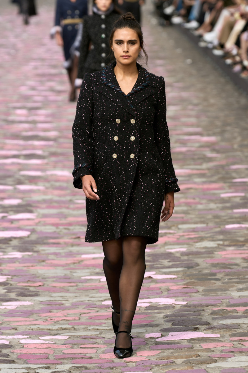 00009-chanel-fall-2023-couture-credit-gorunway.jpg